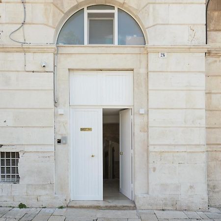 Alibi Suites Suite Museum: Gioiello Con Vista Sul Museo Archeologico Nazionale, Letto E Doccia Con Cromoterapia, Smart Tv, Wifi E A/C รูโวดิปูญา ภายนอก รูปภาพ