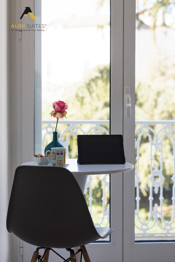 Alibi Suites Suite Museum: Gioiello Con Vista Sul Museo Archeologico Nazionale, Letto E Doccia Con Cromoterapia, Smart Tv, Wifi E A/C รูโวดิปูญา ภายนอก รูปภาพ