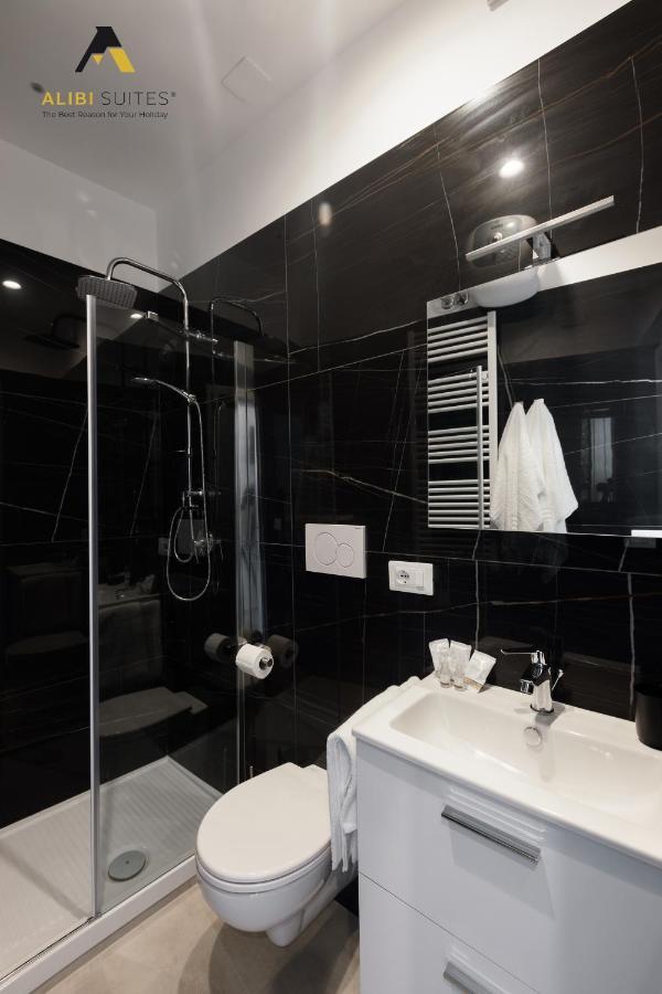 Alibi Suites Suite Museum: Gioiello Con Vista Sul Museo Archeologico Nazionale, Letto E Doccia Con Cromoterapia, Smart Tv, Wifi E A/C รูโวดิปูญา ภายนอก รูปภาพ