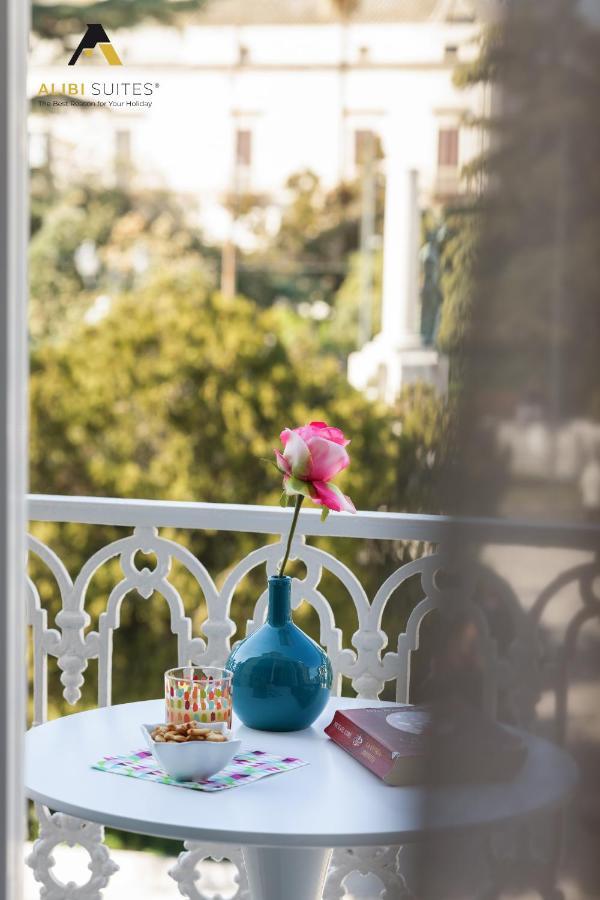Alibi Suites Suite Museum: Gioiello Con Vista Sul Museo Archeologico Nazionale, Letto E Doccia Con Cromoterapia, Smart Tv, Wifi E A/C รูโวดิปูญา ภายนอก รูปภาพ