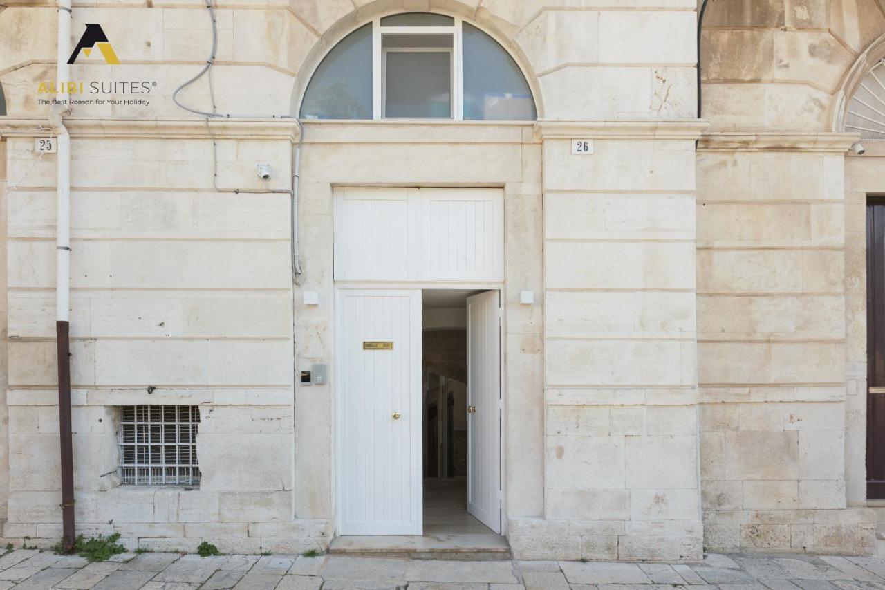 Alibi Suites Suite Museum: Gioiello Con Vista Sul Museo Archeologico Nazionale, Letto E Doccia Con Cromoterapia, Smart Tv, Wifi E A/C รูโวดิปูญา ภายนอก รูปภาพ