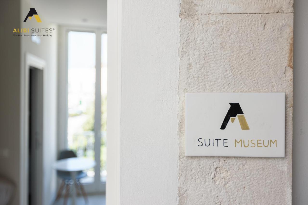 Alibi Suites Suite Museum: Gioiello Con Vista Sul Museo Archeologico Nazionale, Letto E Doccia Con Cromoterapia, Smart Tv, Wifi E A/C รูโวดิปูญา ภายนอก รูปภาพ
