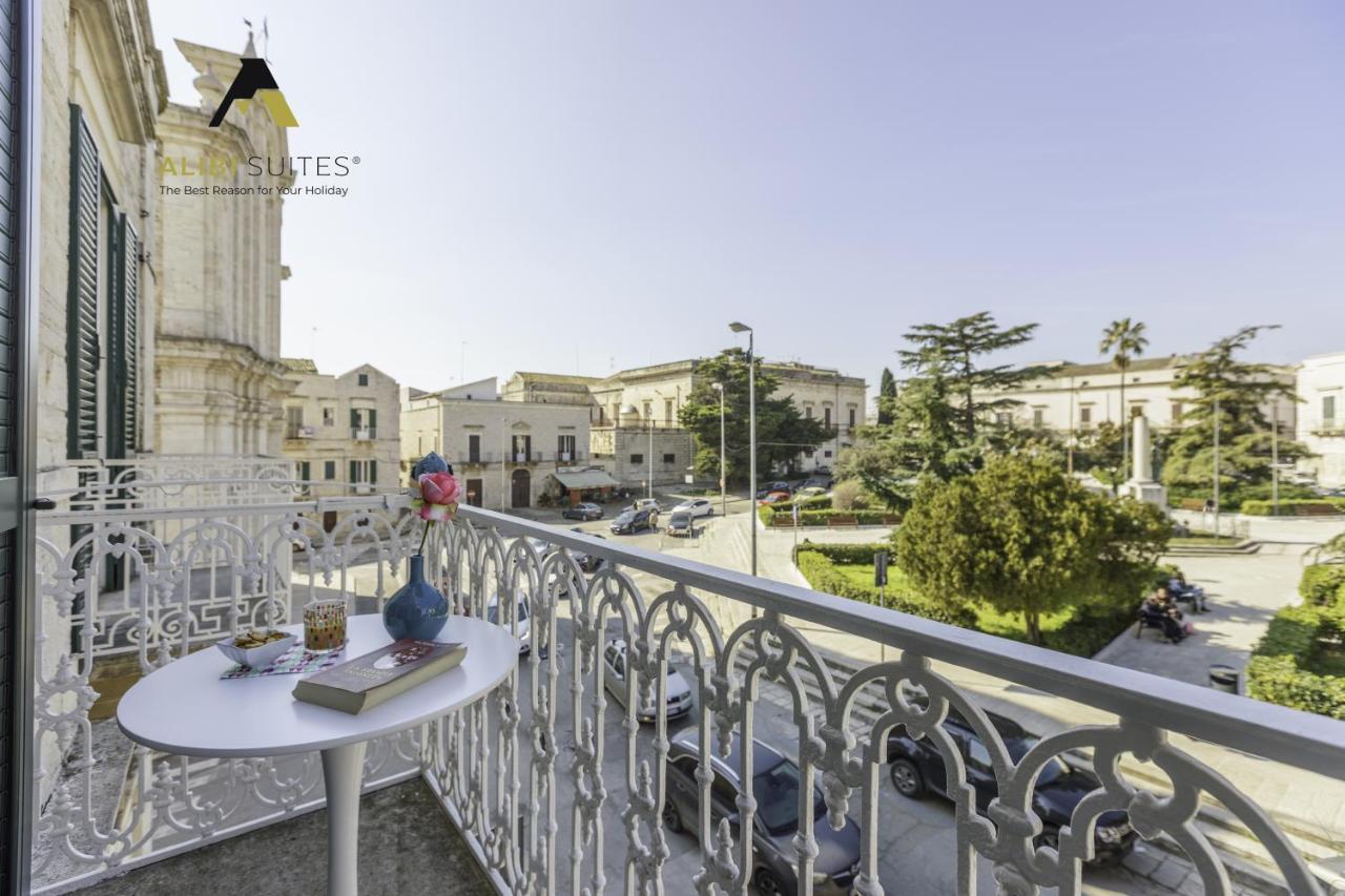 Alibi Suites Suite Museum: Gioiello Con Vista Sul Museo Archeologico Nazionale, Letto E Doccia Con Cromoterapia, Smart Tv, Wifi E A/C รูโวดิปูญา ภายนอก รูปภาพ